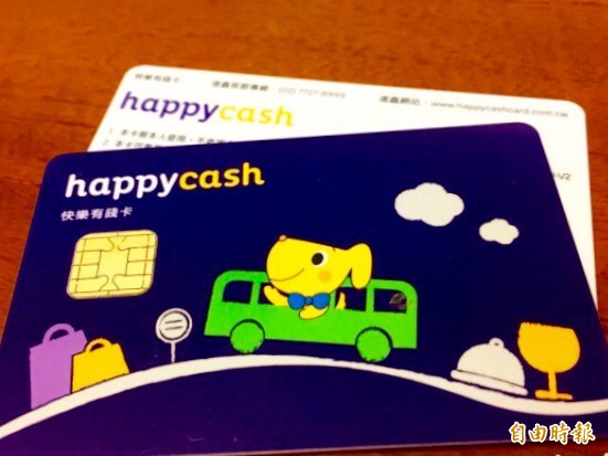 從10月1日起，HappyCash有錢卡可在全家超商消費、儲值使用。（記者王孟倫攝）