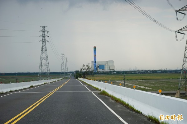 東縣焚化廠專用道路封路今早施工。（記者陳彥廷攝）