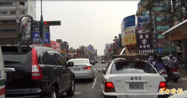 汽車考駕照從明年5月開始，將強制加考實際道路考驗，無法只透過場內路考就取得駕照。（資料照，記者葛祐豪攝）