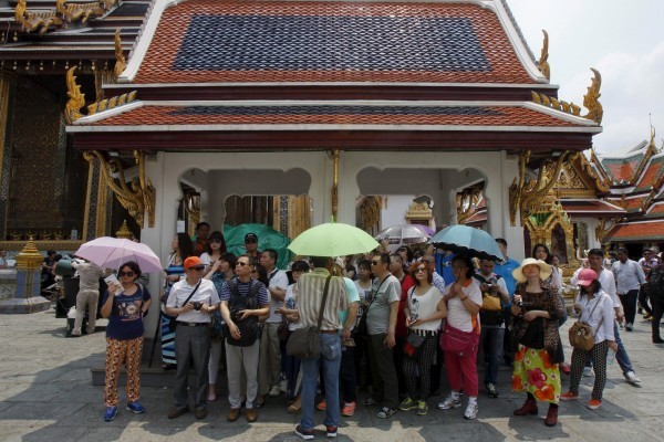 泰國官方與旅遊業者下定決心共同打擊「零團費旅遊團」。（路透）