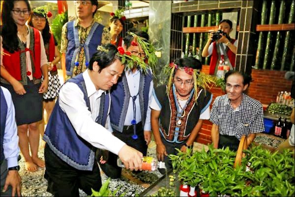 ▲台南市長賴清德日前參加「吉貝耍阿立母夜祭」平埔族夜祭，重申西拉雅族是原住民。
（台南市政府提供）