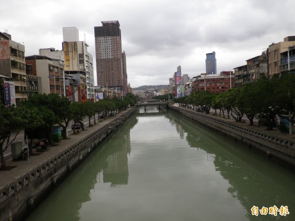 市府明年將優先施做田寮河左岸污水幹管，讓田寮河早日清澈。（記者盧賢秀攝）