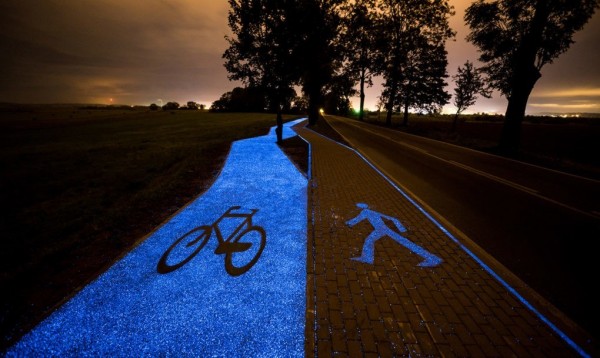 波蘭超美藍光單車道。（翻攝自inhabitat網站）
