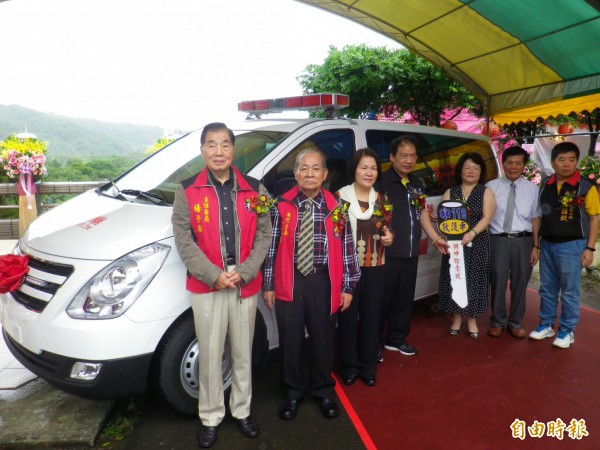 金山財神廟捐贈1輛價值200多萬的救護車，助紅葉少棒隊故鄉台東延平偏鄉醫療。（記者盧賢秀攝）