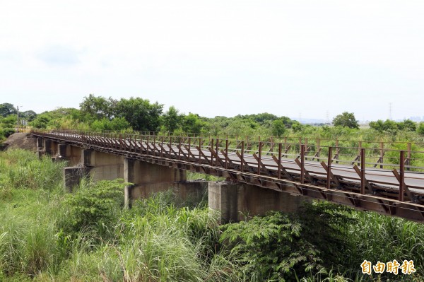 市府將興建貓羅溪大橋，解決目前便橋交通不便的問題。（記者張菁雅攝）