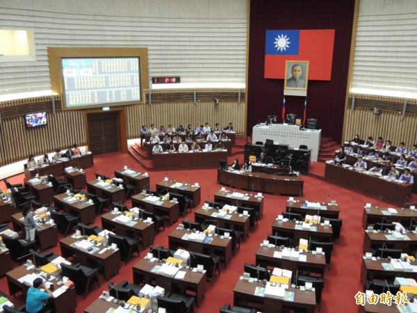 某職校發生男生偷拍女生裙底小褲褲事件，議員批評校方處置消極。（記者王榮祥攝）