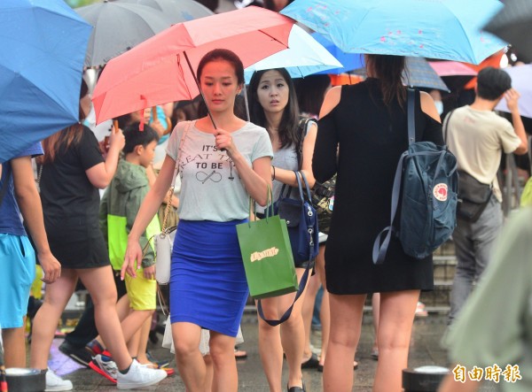 在東北風影響下，宜蘭地區及基隆北海岸仍有短暫陣雨，並有較大雨勢的機率。（資料照，記者王藝菘攝）