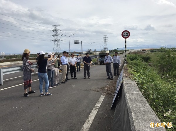 屏東縣觀摩南市公共工程。（記者洪瑞琴攝）