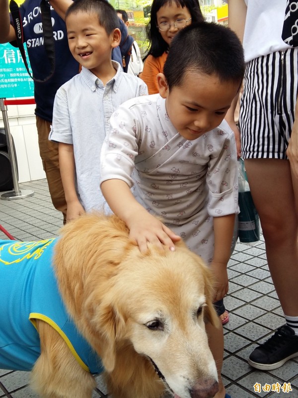 立法院今日三讀通過「動物用藥品管理法部分條文修正案」，未來民眾可以從國外帶回經公告許可的寵物用藥。（記者鄭淑婷攝）