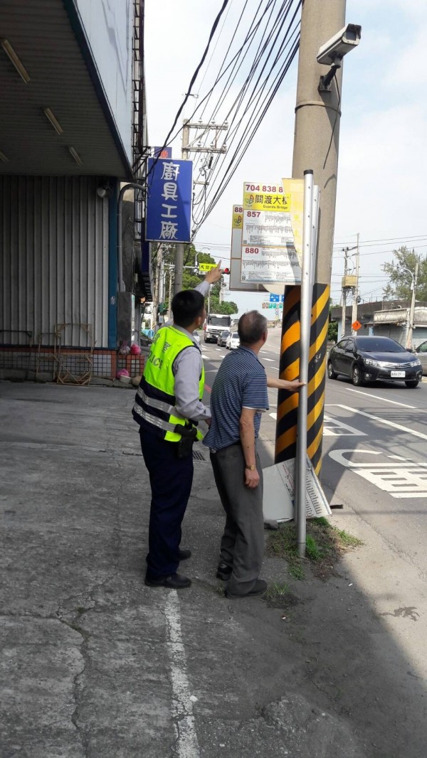 揚翁返鄉探望祖產，卻因不熟公車路線意外迷途。附註：照片來源為蘆洲分局。（記者曾健銘翻攝）