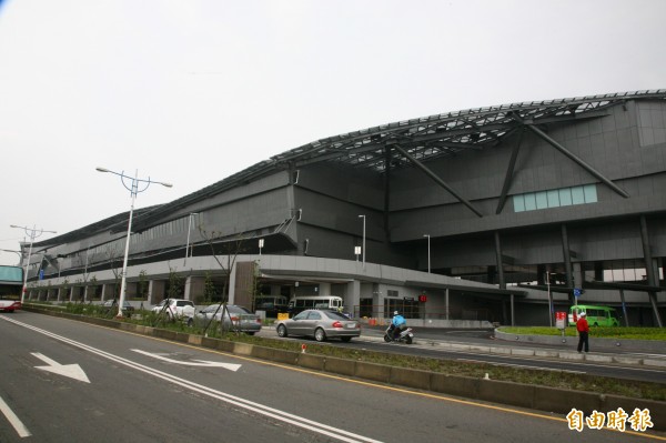 中市交通局年底在清泉岡推出3條「機場快線」公車路線，方便民眾進出市區。（記者蘇金鳳攝）