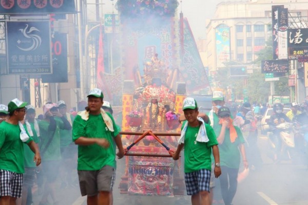 永華宮廣澤尊王開基老祖環台祈福會香回鑾府城遶境，一直到今天凌晨才結束。（讀者樑兄提供）