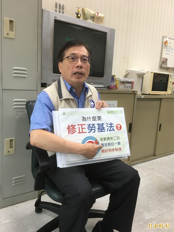 勞動部長郭芳煜強調刪除七天假並非針對勞工，而是為了避免國民生活作息受到影響，如果不一致將會有很大的問題。他並強調刪除七天假後會受影響的勞工僅占4%（記者吳柏緯攝）