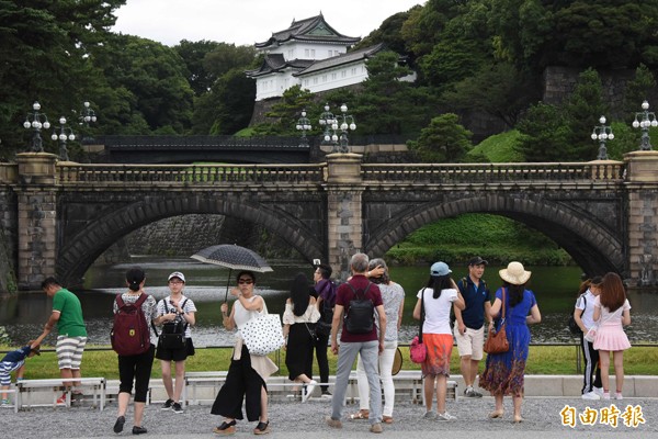 日本外籍觀光客突破兩千萬人次，創下新高紀錄，其中以台灣、中國及韓國旅客大幅激增最為明顯。（法新社）