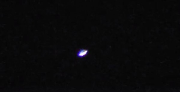 網友「休伯特」10月30日晚間11點30分在清境農場拍到不明物體，天文專家及資深攝影師皆認為這是「天狼星」（圖取自休伯特臉書）