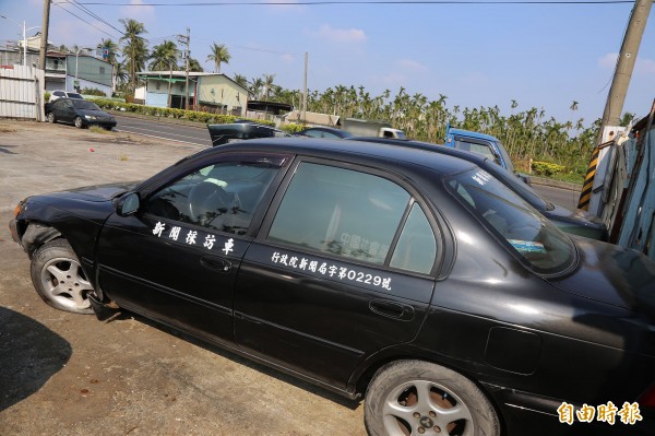 新聞採訪車酒駕自撞，駕駛竟是通緝犯。（記者邱芷柔攝）