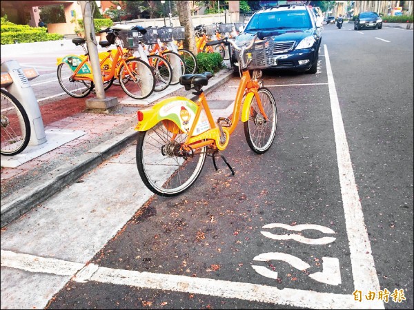 自行車在未設置自行車停車設施處所時，可以停在汽車停車格中，未來將修法禁止。圖為設計畫面。（記者鄭瑋奇攝）