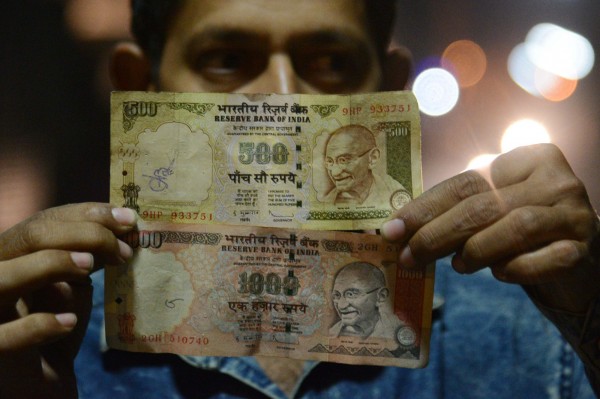 印度總理莫迪（Narendra Modi）突然宣布自9日起，立即廢止國內500及1000盧比的紙幣。（法新社）