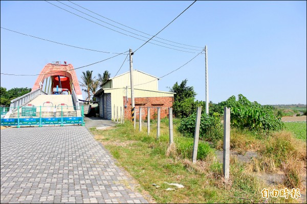 六腳鄉爭取將北港觀光大橋六腳鄉側河川地，闢建為停車場。（記者林宜樟攝）