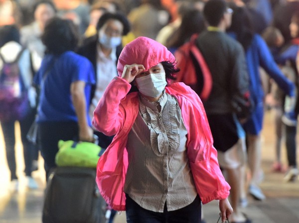 全台降雨機率下降，氣溫稍回升，但早晚溫差大，還是得注意保暖避免著涼。（資料照，記者廖振輝攝）