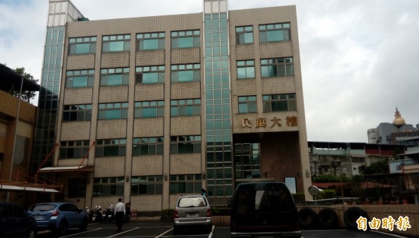 新北地院法官依據鑑定判決次子並非林男與妻子的婚生子女。圖為新北地院民庭大樓。（資料照，記者陳慰慈攝）