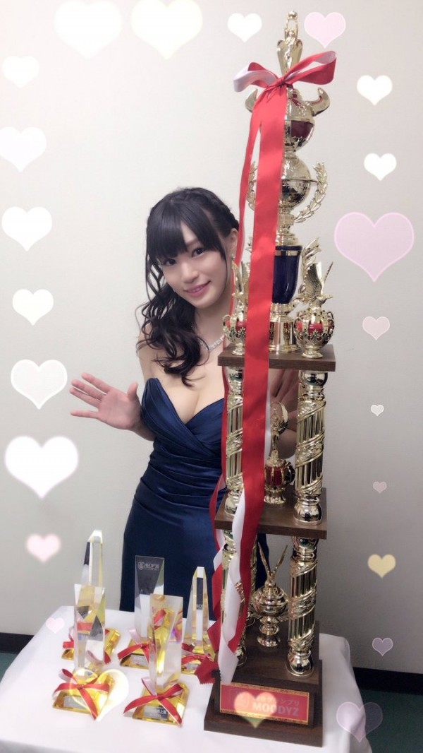 在女優三上悠亞為參戰的情況下，女優高橋聖子（高橋しょう子）拿下7項大獎。（圖擷取自Twitter）