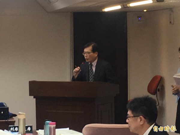 勞動部長郭芳煜表示，一例一休是漸進式的，貿然實施週休二例是很危險的。（記者鄭鴻達攝）