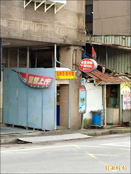 脫衣陪酒稱有精神病 法官：店家無罪