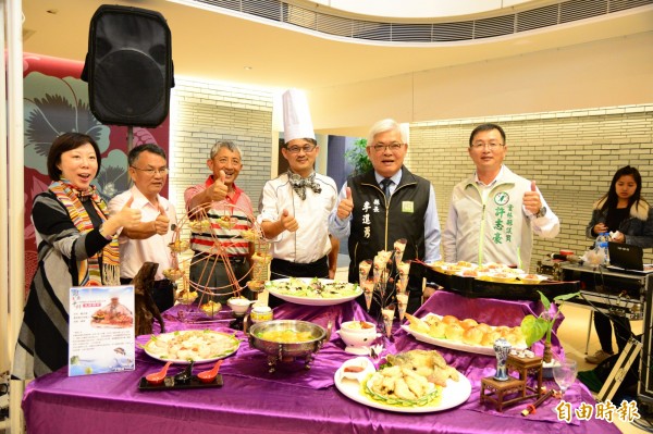 行銷台灣鯛，雲林縣長李進勇扮大廚。（記者詹士弘攝）