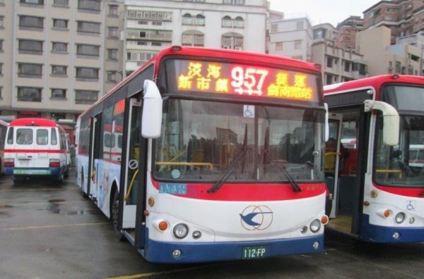 雙北快速公車，再增淡海往捷運劍南路站。（淡水汽車客運提供）