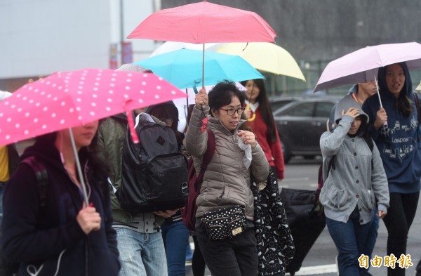 氣象專家吳德榮就表示，未來一週將受兩波多雨的東北季風影響，且降雨範圍大、雨勢也較強。（資料照，記者簡榮豐攝）