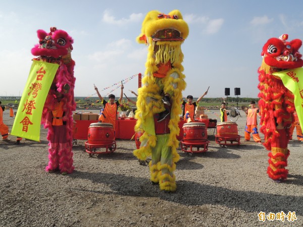 虎尾國中醒獅團熱鬧開場，演出相當精彩。（記者廖淑玲攝）