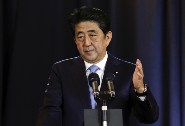 日本首相安倍晉三表示，他沒把握讓川普改變讓美國退出TPP的主意。（美聯社）