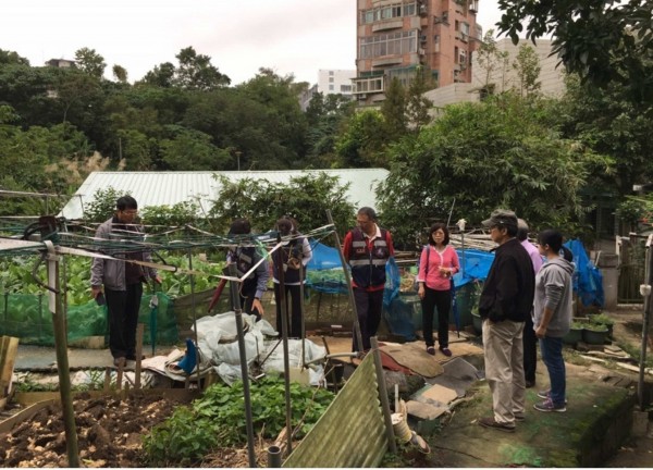 北市內湖區出現本土登革熱病例，相關單位正巡檢周遭社區孳生源並加以清理。（資料照，台北市衛生局提供）