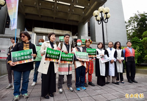 最高法院29日開庭審理布農獵人王光祿非常上訴案，民間團體到場聲援。（記者羅沛德攝）