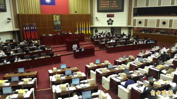 台北市議會定期大會，一讀通過反核災食品禁入北市的提案。（記者蔡亞樺攝）