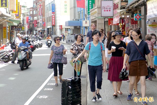 政府一個補助觀光產業美意，反而造成國旅市場出現削價競爭情況。（情境照／記者李雅雯攝）