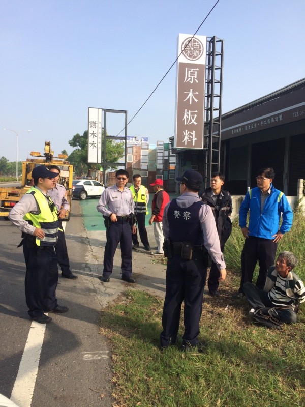 市警五分局開元派出所，追車追上國道又追下省道，逮捕林嫌。（記者王捷翻攝）