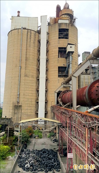 東南水泥廠設備老舊，市府希望能檢修與更新，傾向不同意東南水泥復工。（記者陳文嬋攝）