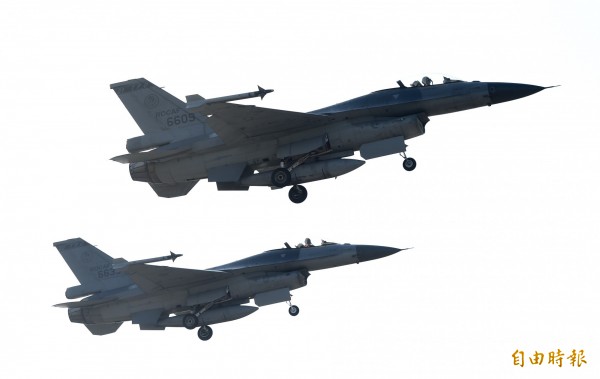 據傳國軍昨日啟動了對解放軍遠航軍機執行制敵空襲的「聯翔操演」，包括出動紀德艦、天弓、愛國者飛彈；空軍出動F-16、IDF等戰機進行演練。圖為示意圖。（資料照，記者羅沛德攝）