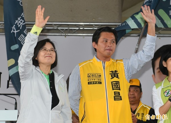 總統蔡英文曾為競選立委的黃國昌站台造勢。（資料照，記者張嘉明攝）