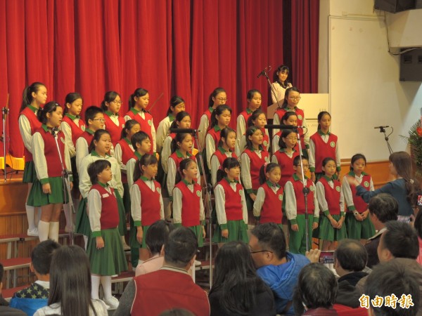 南勢角學園6所中小學共辦音樂會，促進學與社區緊密連結。（記者翁聿煌攝）