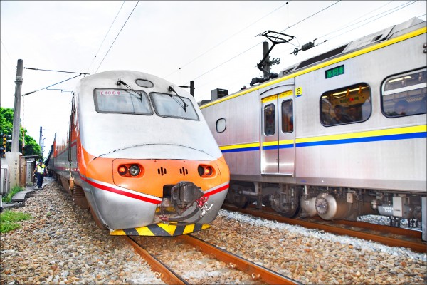 台鐵元旦連假車票，尖峰時段長途自強號座位都已訂購一空。（資料照）