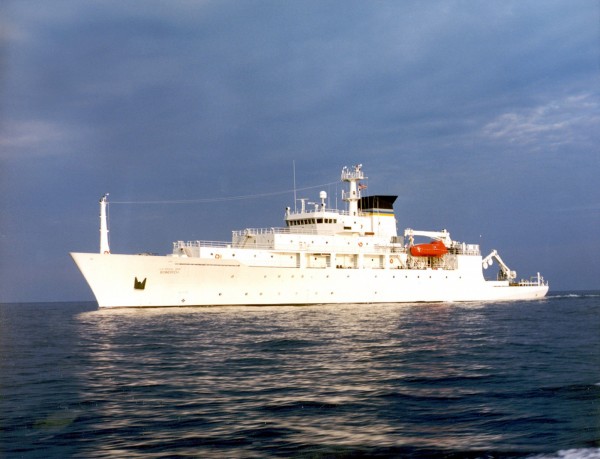 美國海軍海洋測量船「鮑迪奇」號（USNS Bowditch）在南海作業時，用來測量海水含鹽量與水溫的無人潛航器被中國扣留。（法新社）