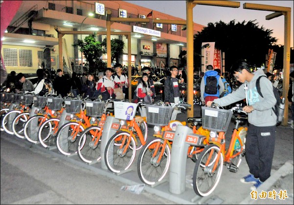 中壢火車站YouBike租賃站，租借車輛平均每日周轉率超過十八次是全國第一名。（記者李容萍攝）