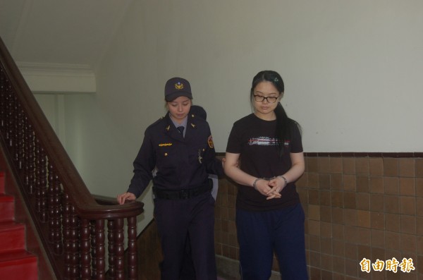 八里雙屍命案兇嫌謝依涵今遭高等法院延押兩月，她說不想浪費國家資源，因此下月宣判時不出庭聆判。（記者楊國文攝）