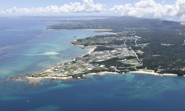 日本政府多年前和美軍達成協議，決定將位於該市的美軍普天間機場遷至名護市邊野古地區（圖）。（美聯社）