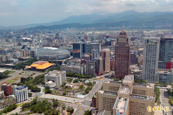 受此波房地產跌價影響，北市公告土地現值結束連12漲。（記者徐義平攝）