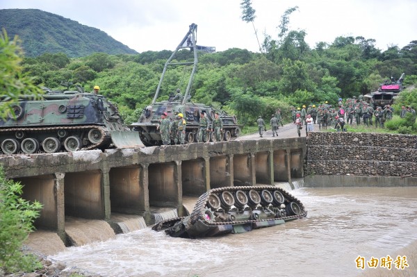 陸軍八軍團564旅一輛CM11戰車今年8月16日意外翻覆，釀成4死1傷慘劇。（資料照，記者蔡宗憲攝）
