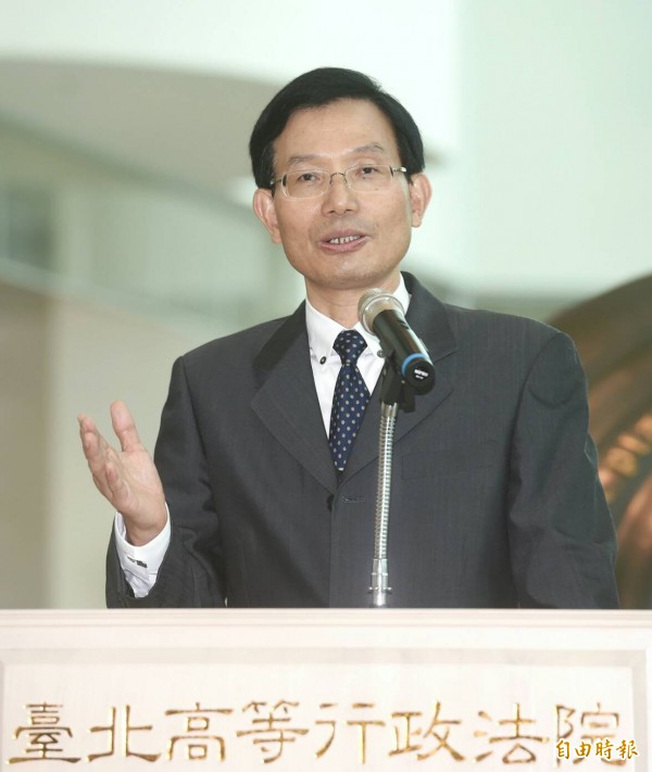 台北高等行政法院發言人許瑞助舉行記者會,說明駁回國民黨申請停止。(記者方賓照攝) 台北高等行政法院發言人許瑞助舉行記者會,說明駁回國民黨申請停止。(記者方賓照攝)